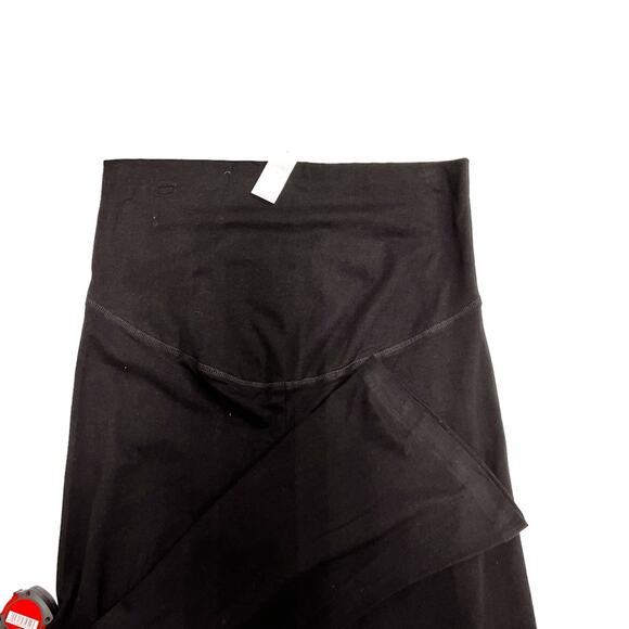 Maternity pants.  Old Navy Black size large pants. Rollover waist. 4 way stretch - Picture 3 of 7
